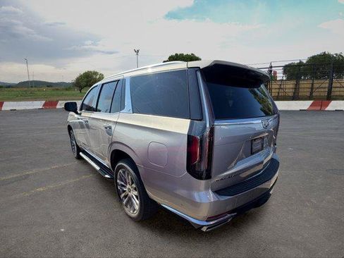 Used 2021 Cadillac Escalade Premium Luxury RWD image 4