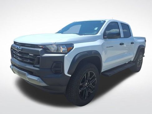 Used 2024 Chevrolet Colorado Trail Boss w/ Advanced Trailering Package AWD/4WD image 13