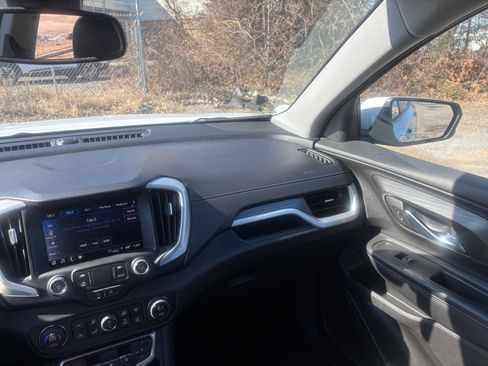 Used 2024 GMC Terrain SLT image 37
