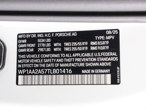 Certified 2026 Porsche Macan AWD/4WD image 19