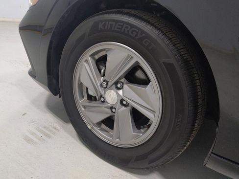 Used 2025 Hyundai Elantra SE FWD image 31