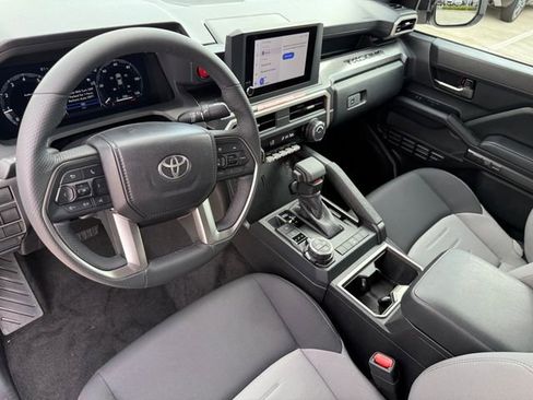 Used 2025 Toyota Tacoma TRD Off-Road image 8