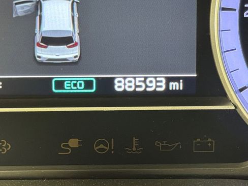 Used 2022 Kia Niro LX FWD image 27
