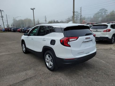 Used 2024 GMC Terrain SLE image 3