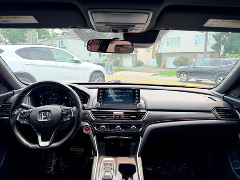 Used 2018 Honda Accord Sport image 26