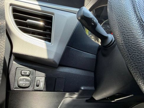 Used 2014 Toyota Corolla LE FWD image 23