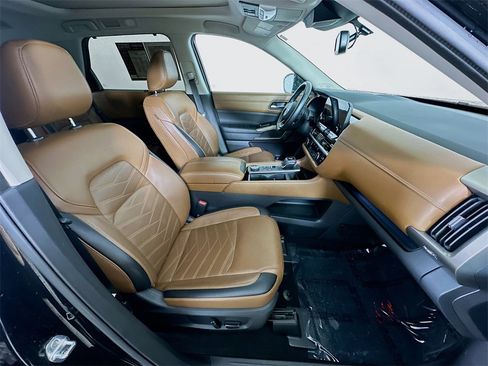 Used 2022 Nissan Pathfinder Platinum w/ Cargo Package image 12