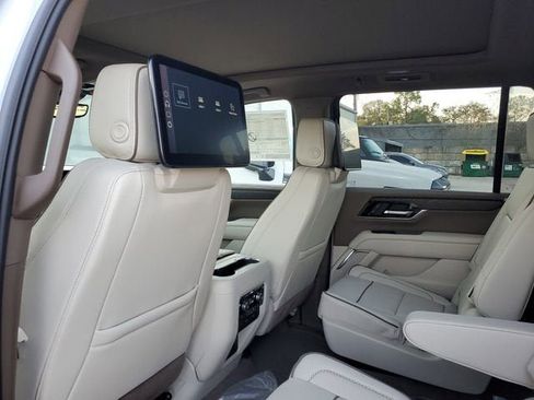 New 2026 GMC Yukon XL Denali w/ Denali Reserve Package image 10