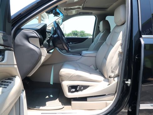 Used 2018 Cadillac Escalade Luxury image 15