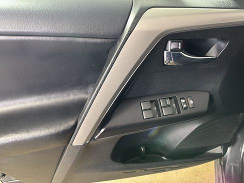 Used 2018 Toyota RAV4 XLE AWD/4WD image 27