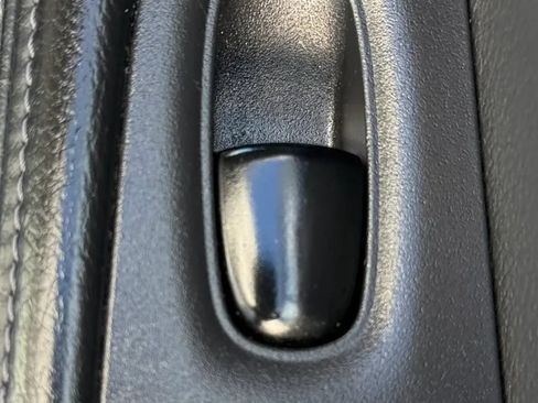 Used 2015 Nissan Rogue S AWD/4WD image 29