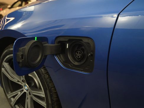 Used 2021 BMW 330e xDrive 330e xDrive Plug-In Hybrid w/ M Sport Package image 11