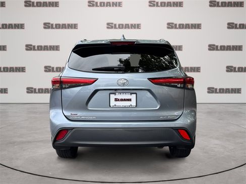 Used 2021 Toyota Highlander XLE image 4