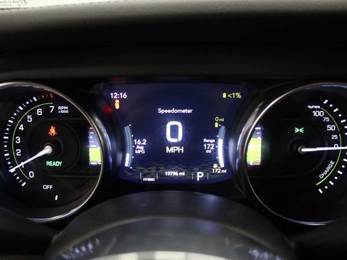 Used 2022 Jeep Wrangler Unlimited Sahara w/ Cold Weather Group AWD/4WD image 5