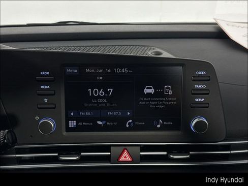 Used 2025 Hyundai Elantra Hybrid FWD image 24