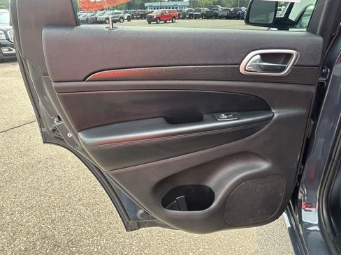 Used 2018 Jeep Grand Cherokee Altitude AWD/4WD image 13