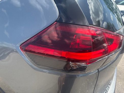 Used 2018 Nissan Rogue SV w/ Premium Package image 39