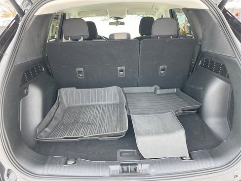 Used 2022 Ford Escape SE w/ SE Sport Appearance Package image 21