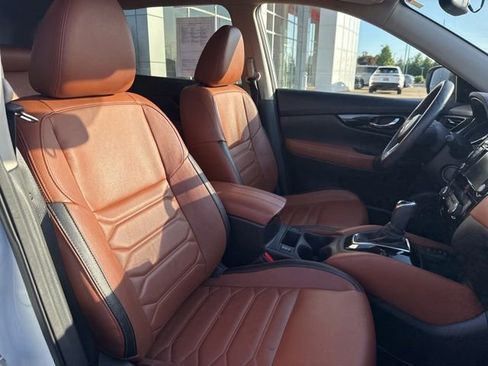 Used 2019 Nissan Rogue SL w/ Premium Package FWD image 21