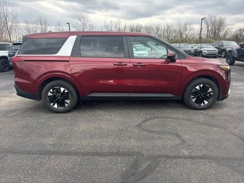 Certified 2025 Kia Carnival LXS image 4