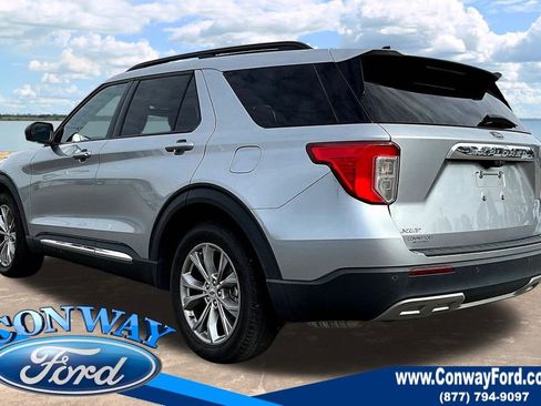 Used 2022 Ford Explorer XLT w/ Equipment Group 202A image 4