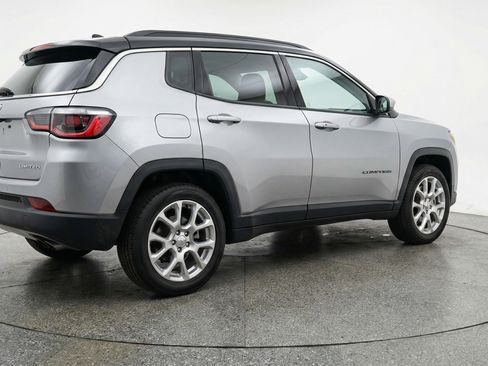 Used 2025 Jeep Compass Limited image 9
