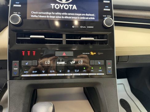 Used 2021 Toyota Avalon XLE FWD image 16