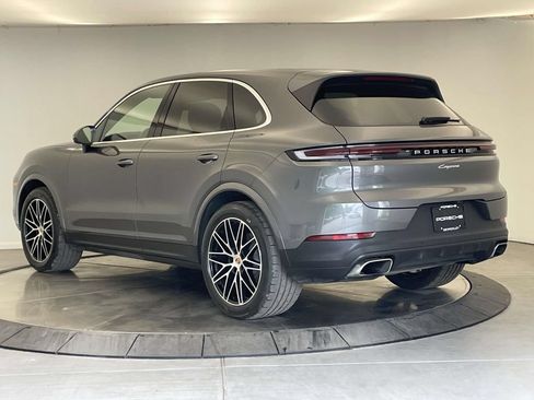 Certified 2025 Porsche Cayenne AWD/4WD image 3
