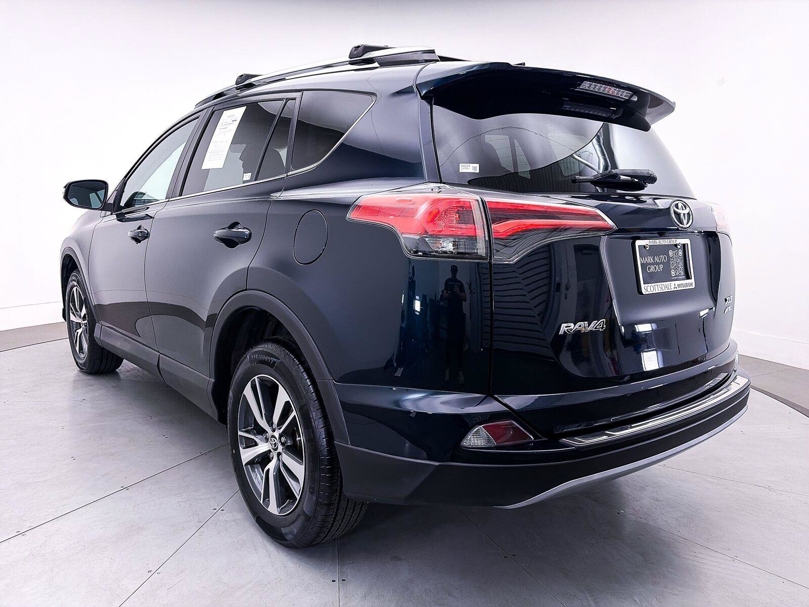 Used 2017 Toyota RAV4 XLE AWD/4WD image 11