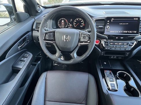 Used 2025 Honda Ridgeline Black Edition image 11