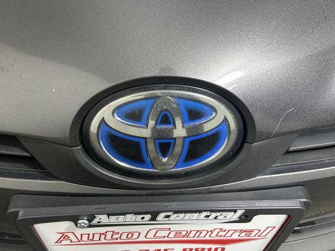 Used 2019 Toyota Prius L Eco image 7