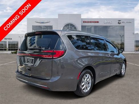 Certified 2022 Chrysler Pacifica Touring-L FWD image 3