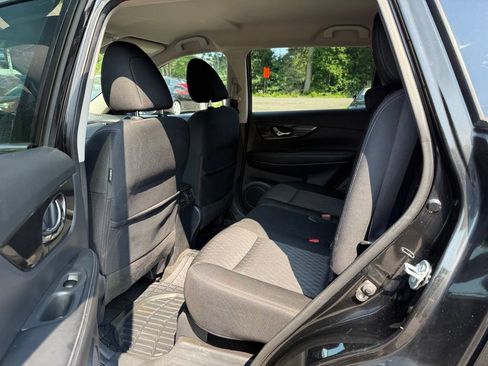 Used 2017 Nissan Rogue SV w/ SV Premium Package FWD image 14