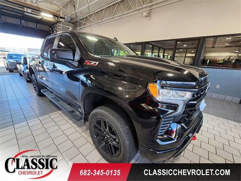 Used 2024 Chevrolet Silverado 1500 LT Trail Boss w/ Convenience Package II AWD/4WD image 1