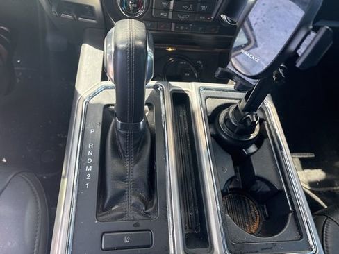 Used 2015 Ford F150 Platinum w/ Equipment Group 701A Luxury image 9