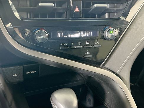 Used 2022 Toyota Camry SE image 15