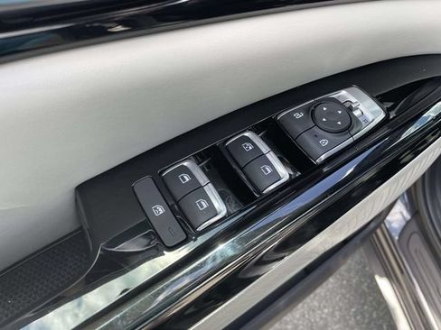 Used 2024 Kia Carnival EX FWD image 21