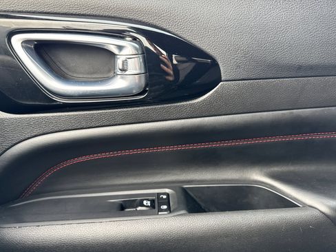 Used 2024 Jeep Compass Trailhawk image 19