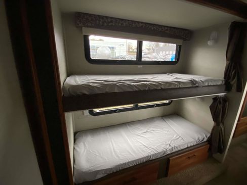 Used 2016 Ford E-450 and Econoline 450 Super Duty w/ Motorhome Prep Package image 16