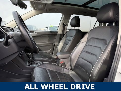 Used 2018 Volkswagen Tiguan SEL Premium image 30