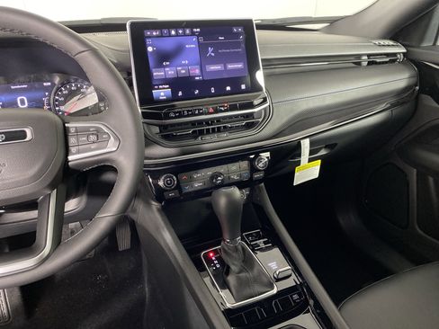 New 2026 Jeep Compass Limited image 25