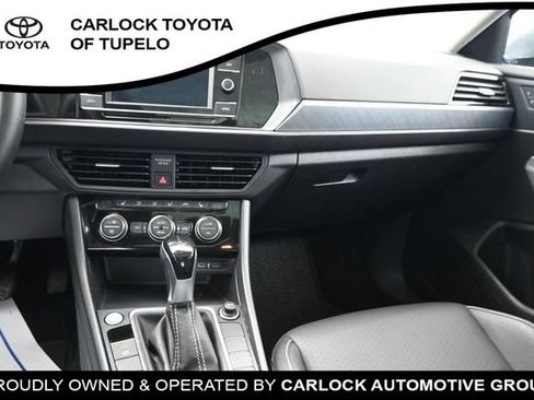 Used 2024 Volkswagen Jetta SE w/ Panoramic Sunroof Package FWD image 30