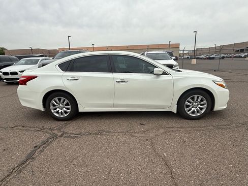 Used 2016 Nissan Altima 2.5 S w/ Power Driver Seat Package FWD image 4