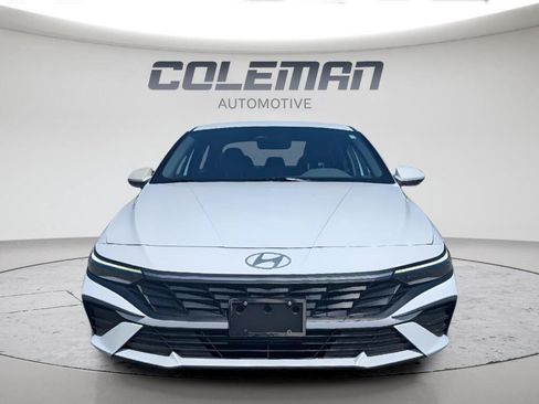 Used 2024 Hyundai Elantra SEL FWD image 2