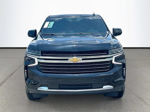 Used 2022 Chevrolet Suburban LT RWD image 2
