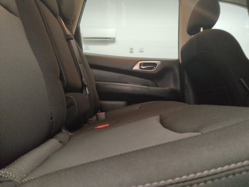 Used 2020 Nissan Pathfinder SV FWD image 19