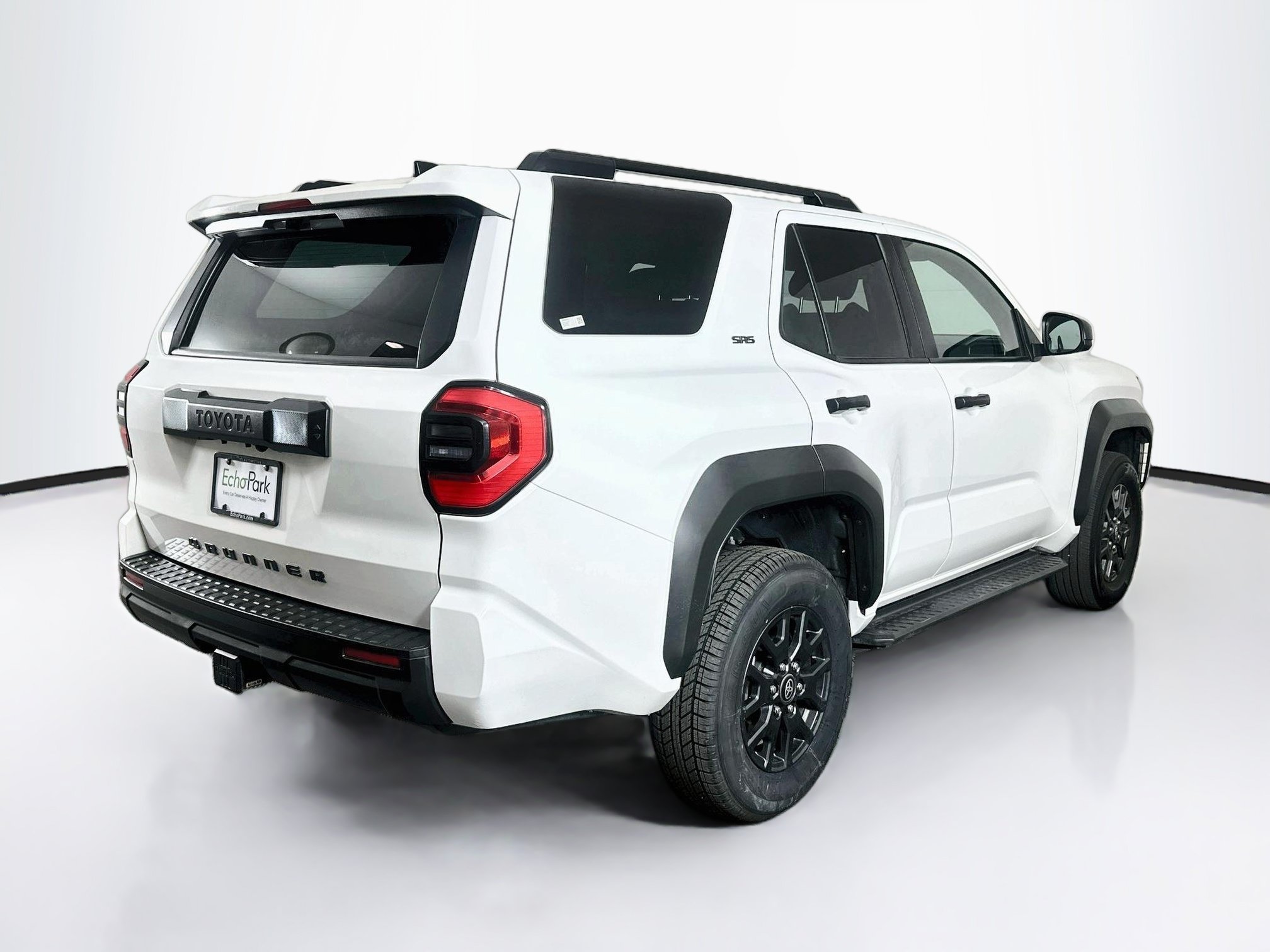 Used 2025 Toyota 4Runner SR5 AWD/4WD image 9