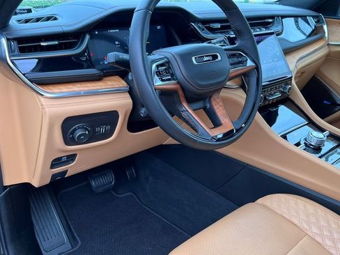 Used 2025 Jeep Grand Cherokee Summit AWD/4WD image 22