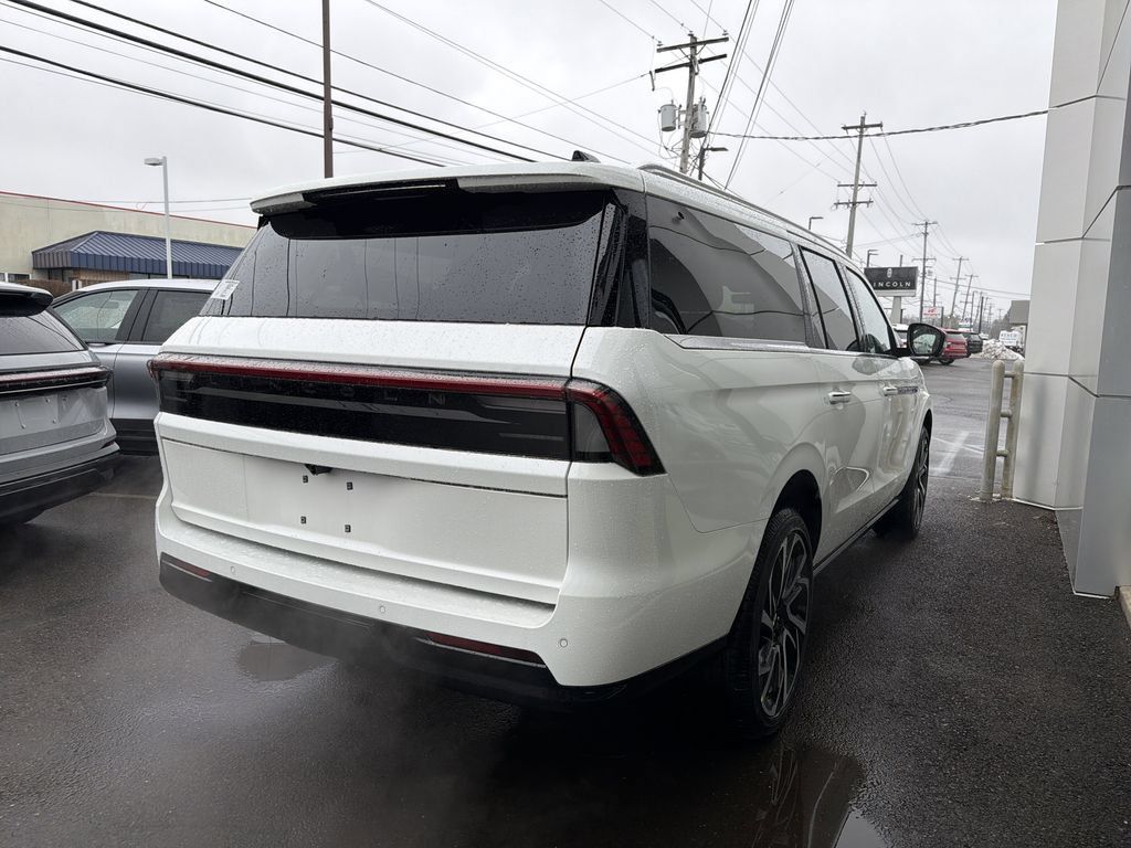 New 2026 Lincoln Navigator L Reserve AWD/4WD image 3