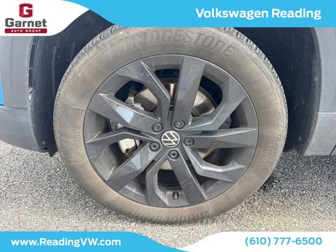Used 2023 Volkswagen Taos SE w/ Panoramic Sunroof Package AWD/4WD image 10